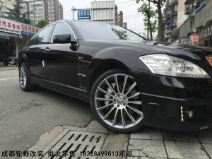 奔馳巴博斯S級(jí)  換裝20寸 輪轂 裝車