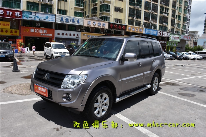 三菱帕杰羅貼膜改色深圳車衣裳膜幻色彩貼膜改色實(shí)體店出品