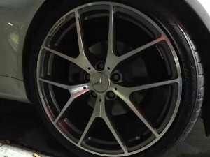 奔馳，換原裝 C63 507 鍛造 19寸！