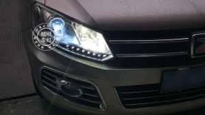 【廣州炫瀾車燈】眾泰T600升級(jí)精剛海拉5雙光透鏡+精剛安定器