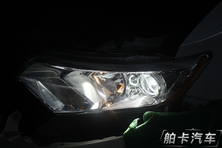 兩臺日產貴士車燈升級，選擇同樣的配置海拉5透鏡