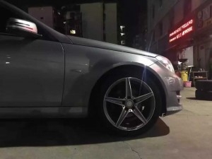 奔馳，換原裝 18寸 完工！