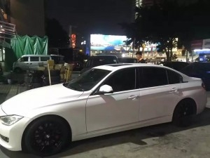 寶馬，換 原裝 18寸 完工！