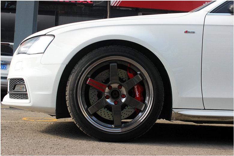 奧迪A4L 意大利brembo GT6 355打孔通風(fēng)浮動碟全原裝 RAYS TE37SL PG 18寸鍛造輪轂