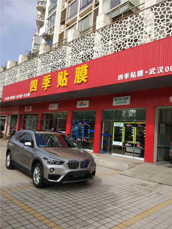 寶馬X1全車玻璃貼膜施工/前當(dāng)3M晶銳70+側(cè)后擋龍膜ATR15