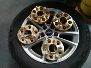 【?？怂垢难b】25mm厚，縱天千噸鍛造輪距加寬法蘭盤上身，美化感官，平穩(wěn)車身