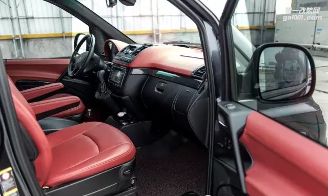 杭州汽車商務(wù)車內(nèi)飾翻新案例——奔馳威霆內(nèi)飾改裝