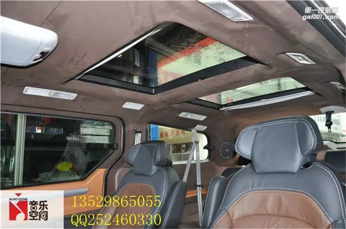 云南曲靖大通G10房車內(nèi)飾個性改裝真皮座椅儀表臺改色