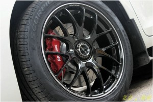 海亞：豐田塞納改裝 AP9040原裝六活塞  RAYS G27 19寸鍛造輪轂 倍耐力輪胎