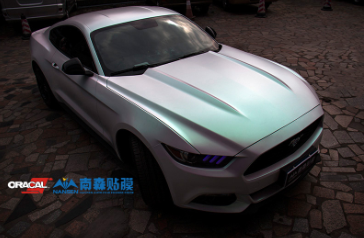 福特野馬車身改色曙光白
