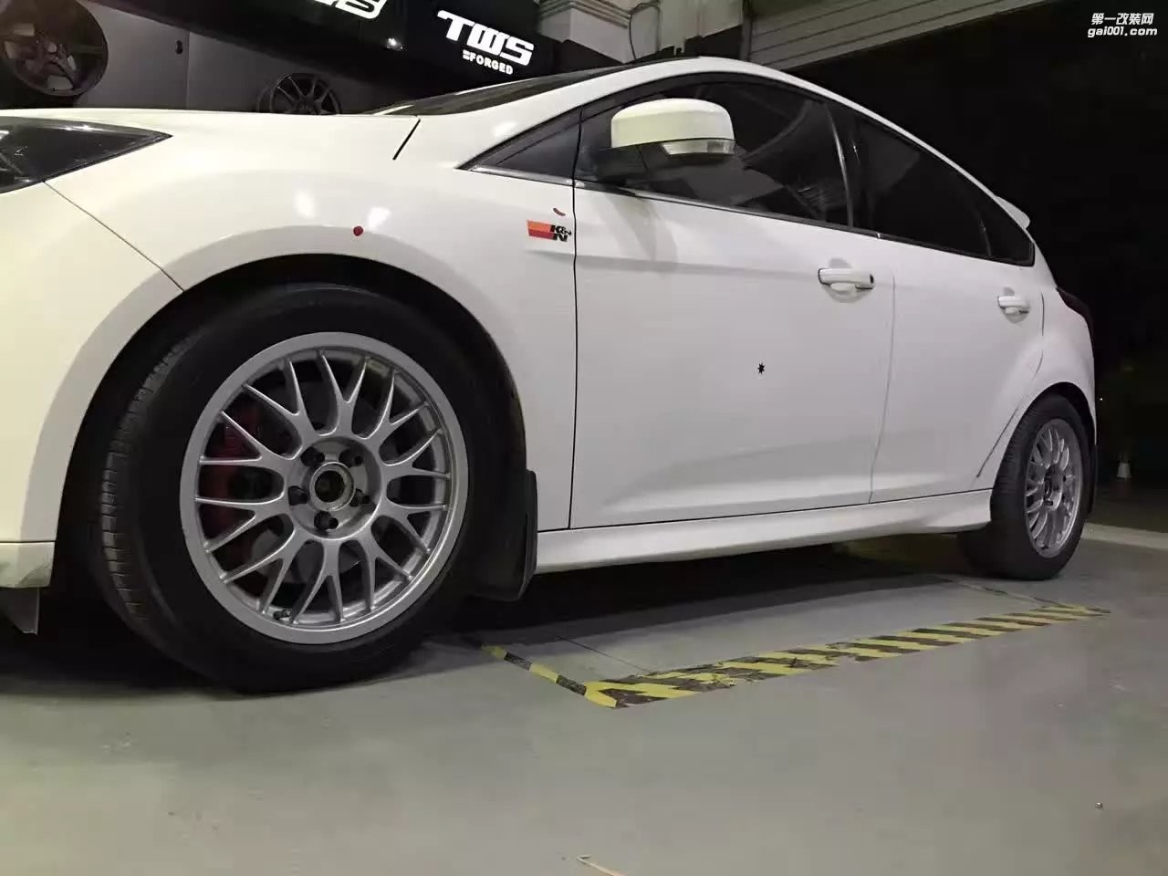 福特 ，換 17寸 BBS  完工