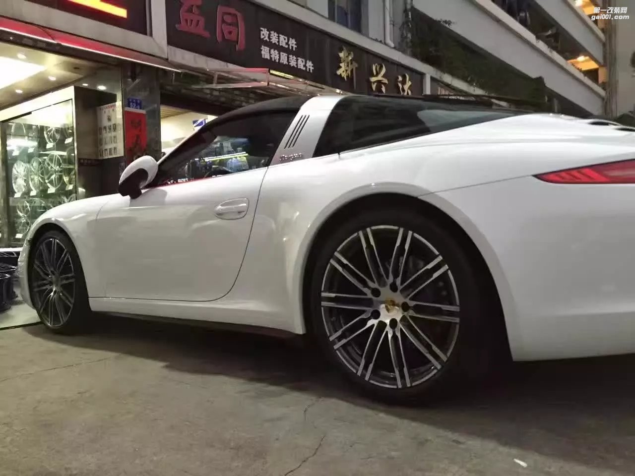 保時(shí)捷，換 原裝 20寸 完工！