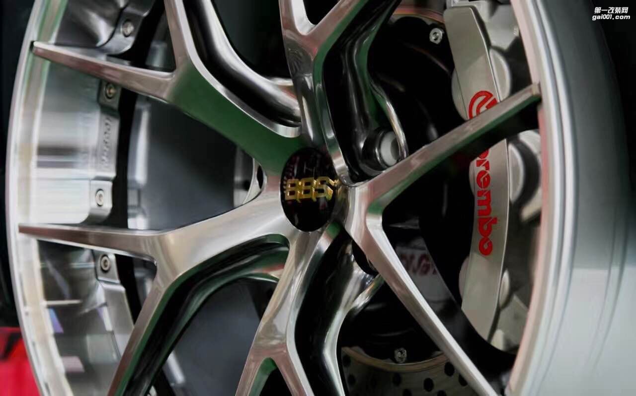 海亚：宝马M3 M4 改装 日本新款两片式锻造20寸轮毂 BBS RI-S  意大利brembo GT高性能刹车套件