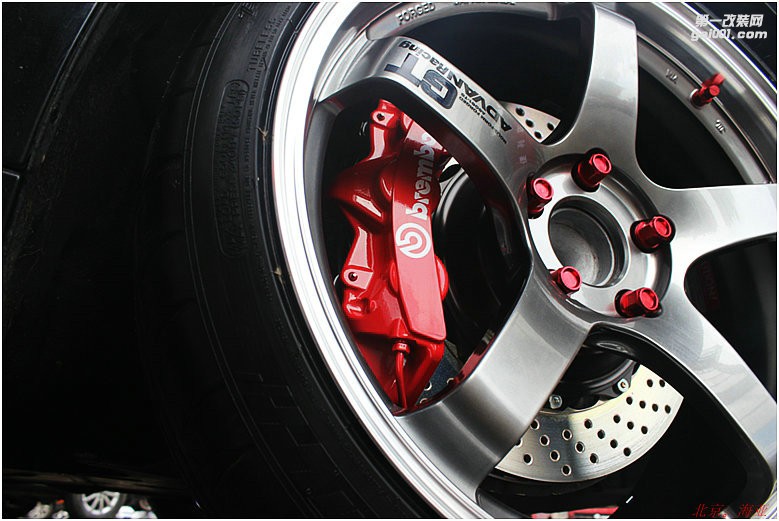 海亞：寶馬 3系 與 橫濱ADVAN GT 19寸的效果  brembo GT剎車套件 GT6 GT4 全原裝帶防偽卡