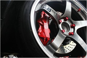 海亞：寶馬 3系 與 橫濱ADVAN GT 19寸的效果  brembo GT剎車套件 GT6 GT4 全原裝帶防偽卡