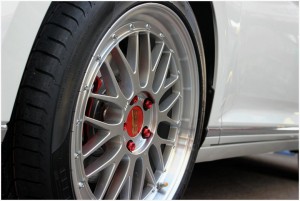 海亞：大眾蔚攬 旅行車改裝 BBS LM 19寸兩片式鍛造輪轂 倍耐力Pzero輪胎