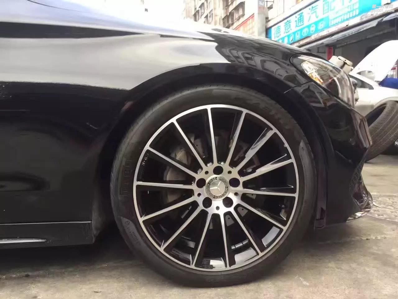奔馳，換 原裝 19寸 AMG 完工！