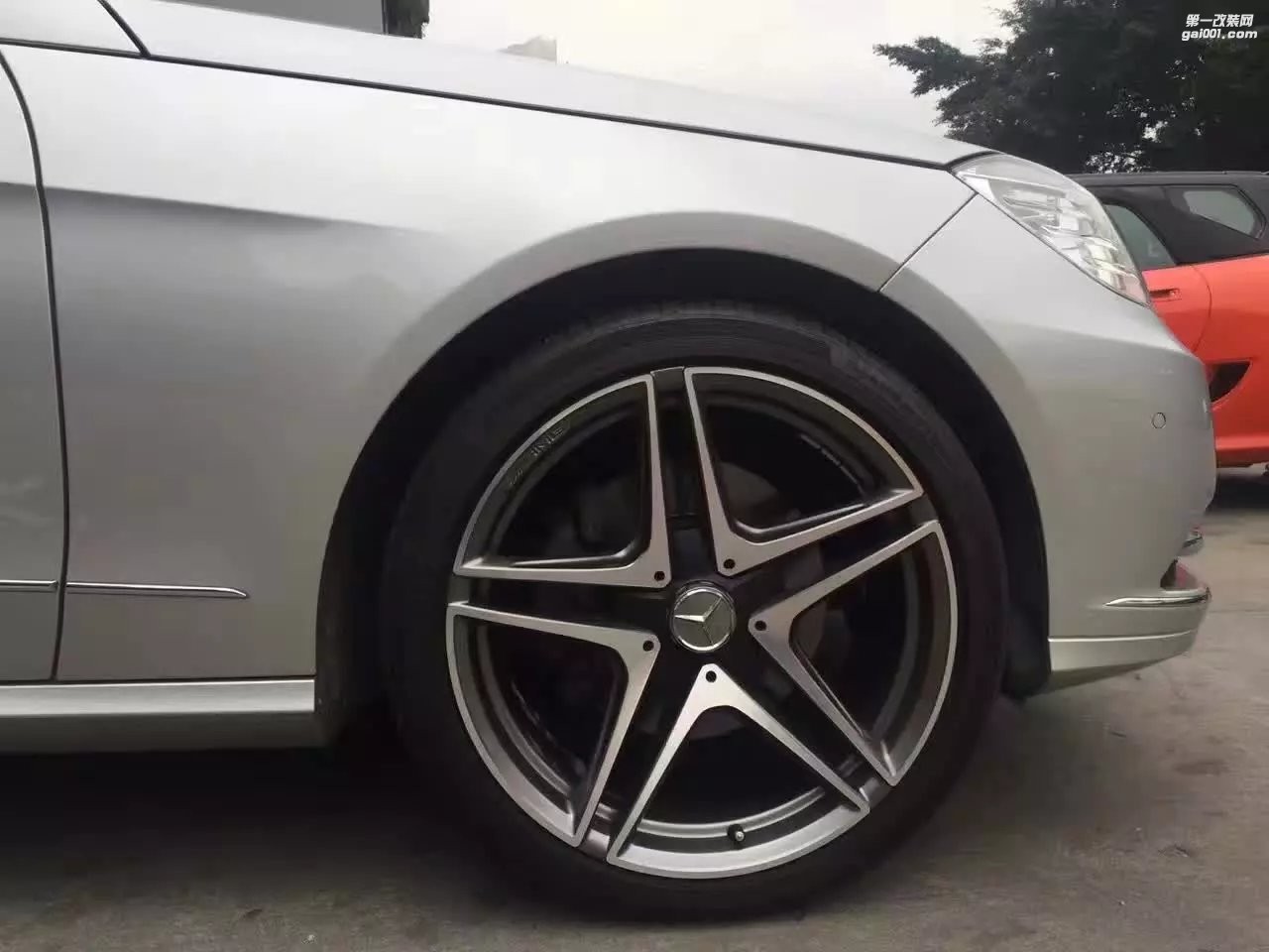 奔馳，裝 19寸 AMG 完工！