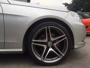 奔馳，裝 19寸 AMG 完工！