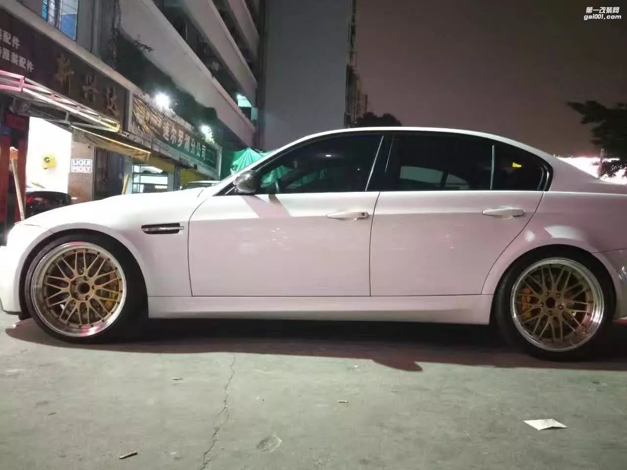 寶馬，裝20寸  BBS  LM  完工！