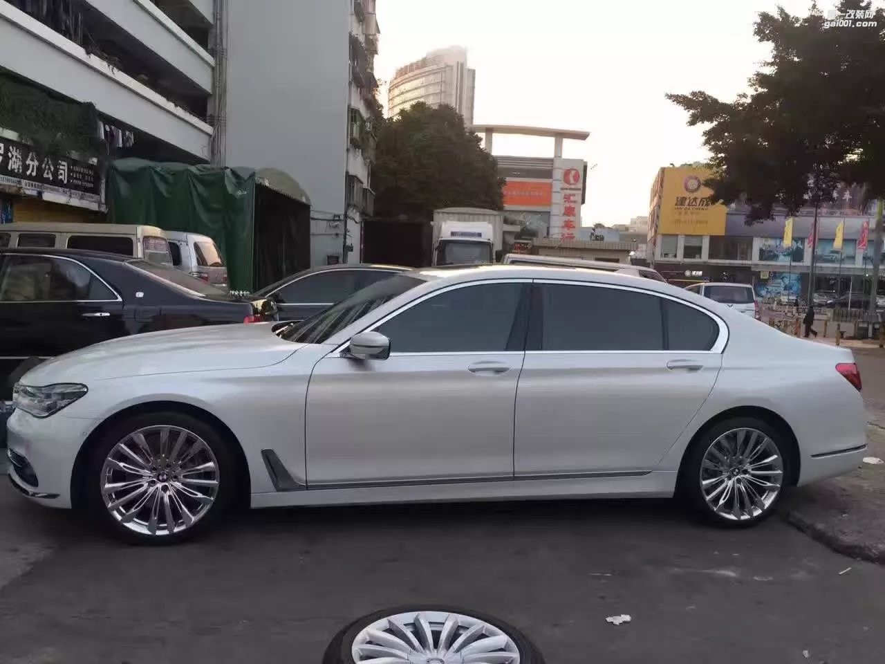 新7系上，寶馬 原裝 20寸  鍛造 完工！