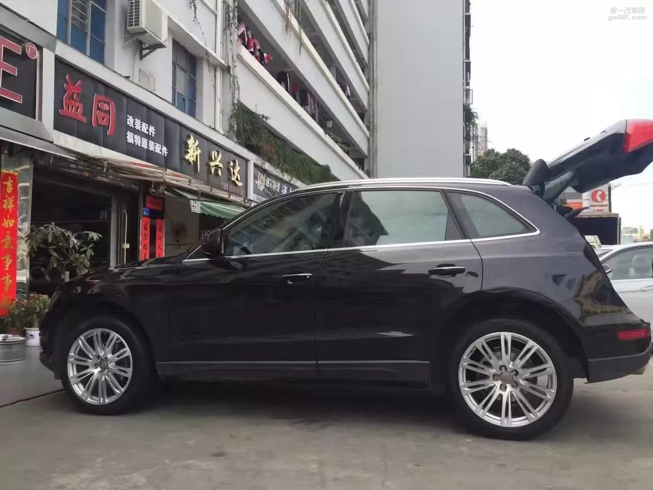奧迪，換 原裝 20寸  完工！