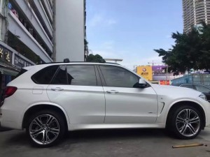 寶馬，上 全新 21寸 原廠 完工。