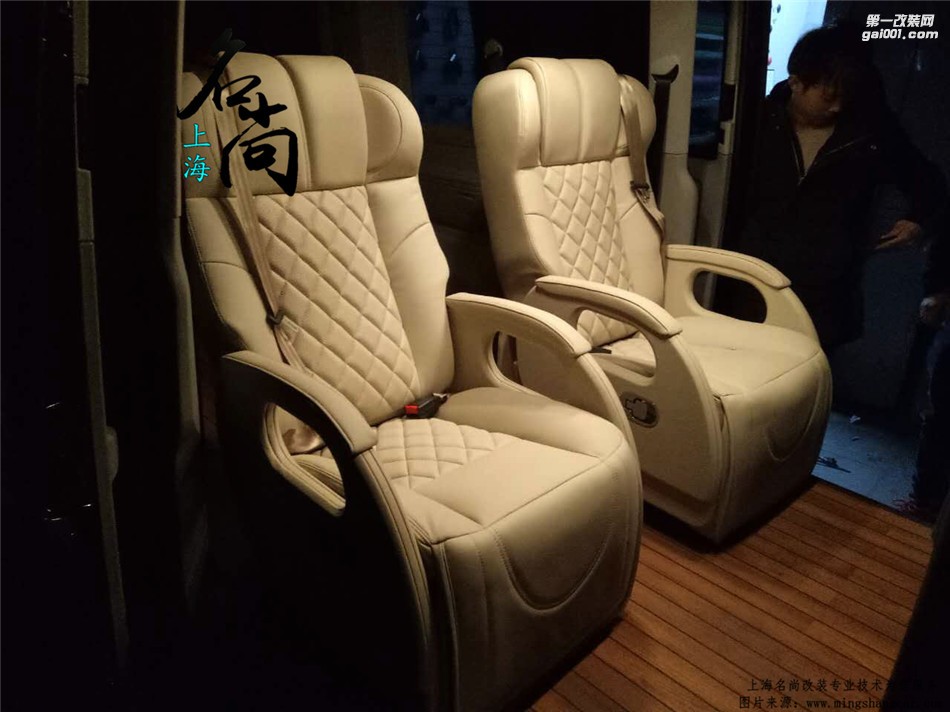 大眾T6改裝太空座椅 游艇木地板【上海名尚改裝】