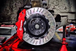 海亞：路虎攬勝改裝意大利brembo GT6 405mm打孔通風浮動碟 全原裝帶防偽卡