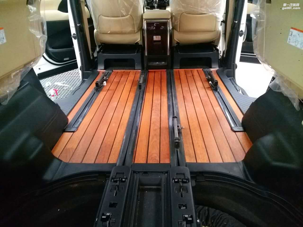 豐田埃爾法商務(wù)車內(nèi)飾游艇地板改裝
