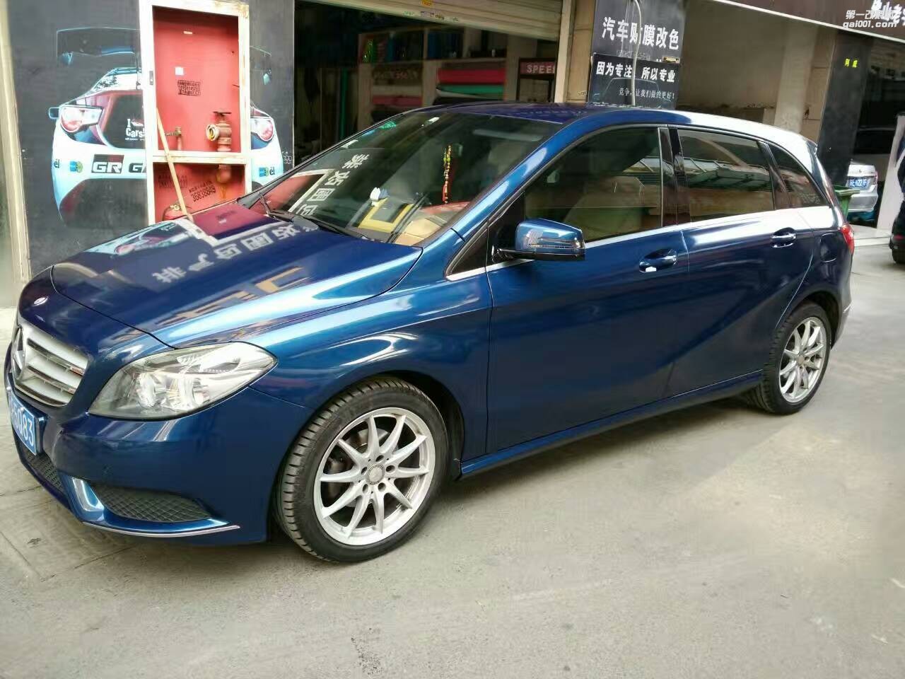 奔馳B180全車小珍珠深藍
