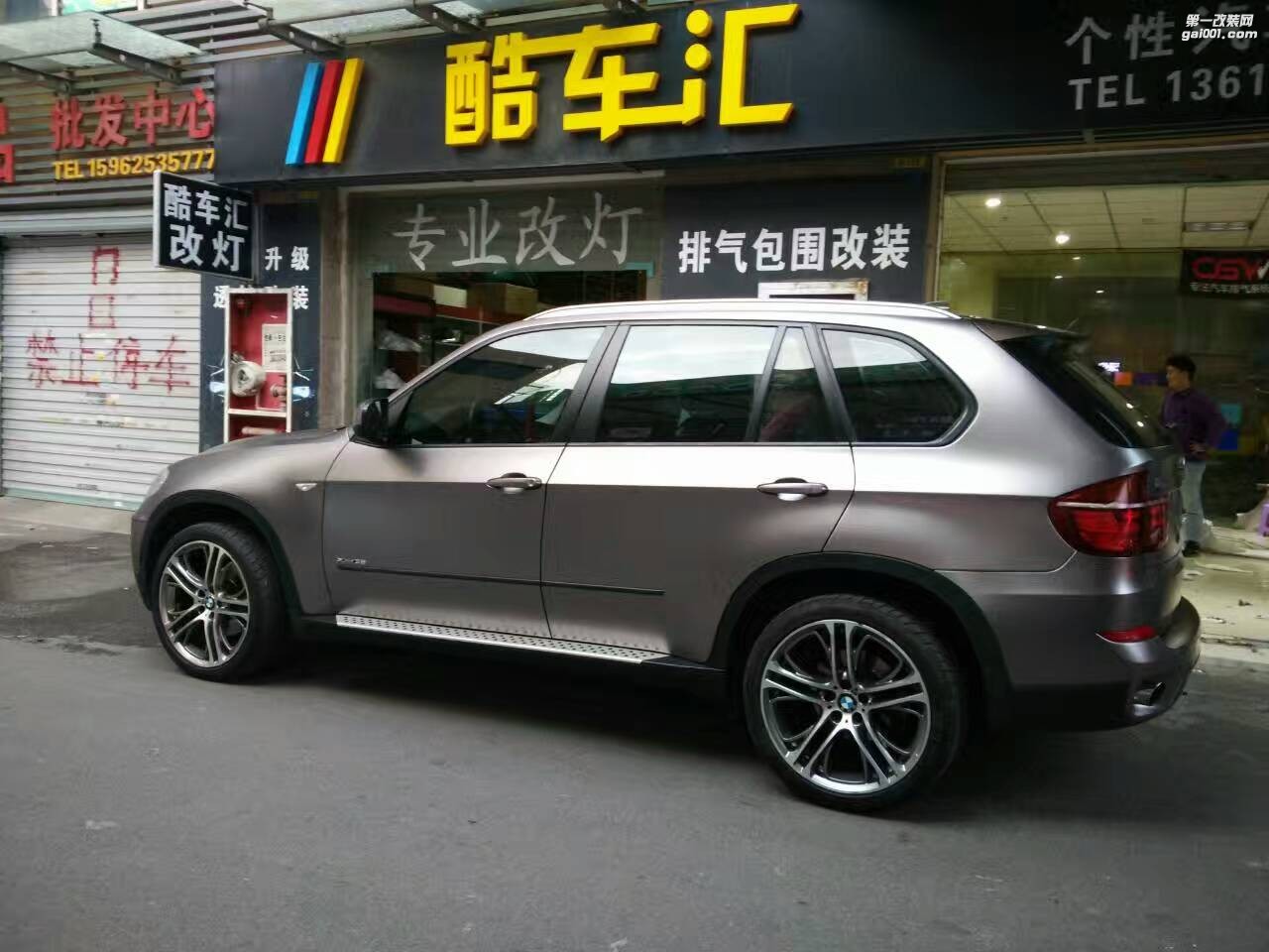 寶馬x3全車戰(zhàn)斗灰