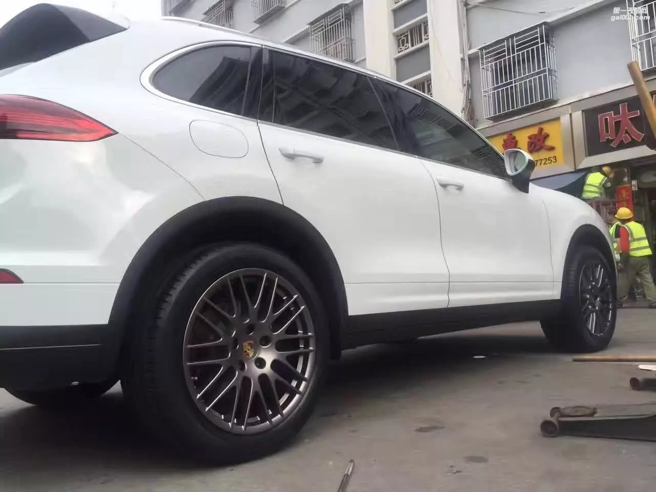 寶馬，換 原裝 20寸 鍛造 完工