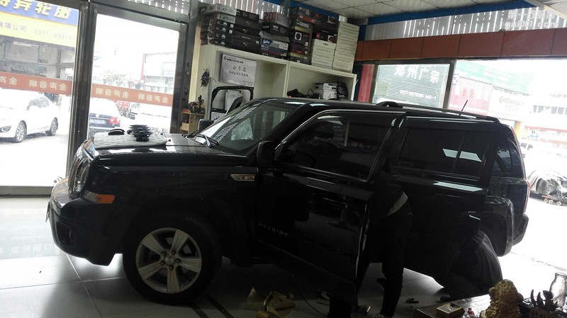 Jeep吉普指揮官汽車音響改裝德國(guó)彩虹喇叭-鄭州金聲音響