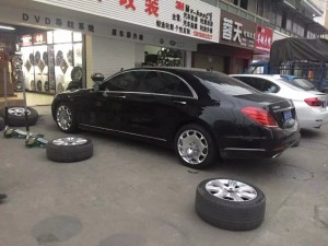 奔馳-S400 升級19寸邁巴赫大餅鍛造輪轂輪胎
