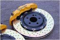 海亚：奔驰 A/CLA/GLA 45 250 200 用 意大利brembo GT6 GT-R 碳陶瓷碟 打孔碟 划线碟 刹车套件 全原装 带防伪卡查询真伪