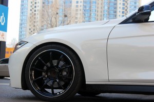 海亞：寶馬F30 3系 升級(jí) 日本ADVAN RZ2 19寸輕量化輪轂
