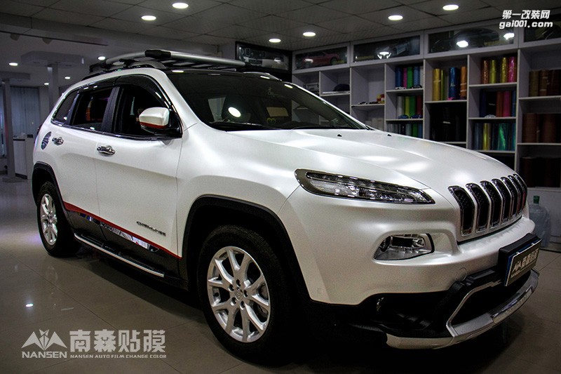 吉普J(rèn)EEP自由光車身改色-電光白案例 南森汽車改色出品