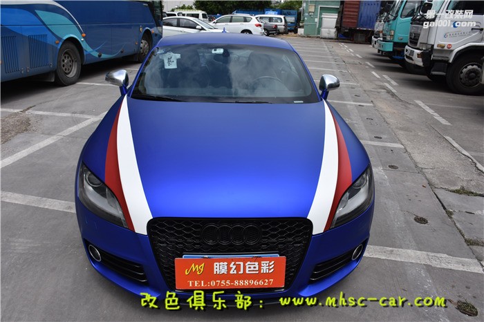 奧迪TT車身貼膜改顏色 原車粉色改色施工超亞金屬藍(lán)