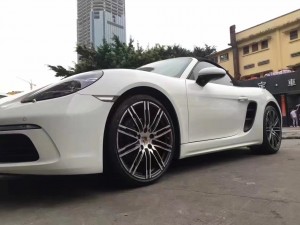 保時(shí)捷 ，換 原裝  全新 20寸  完工！