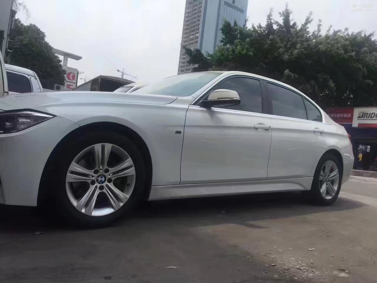 寶馬，換  原裝 17寸 完工！