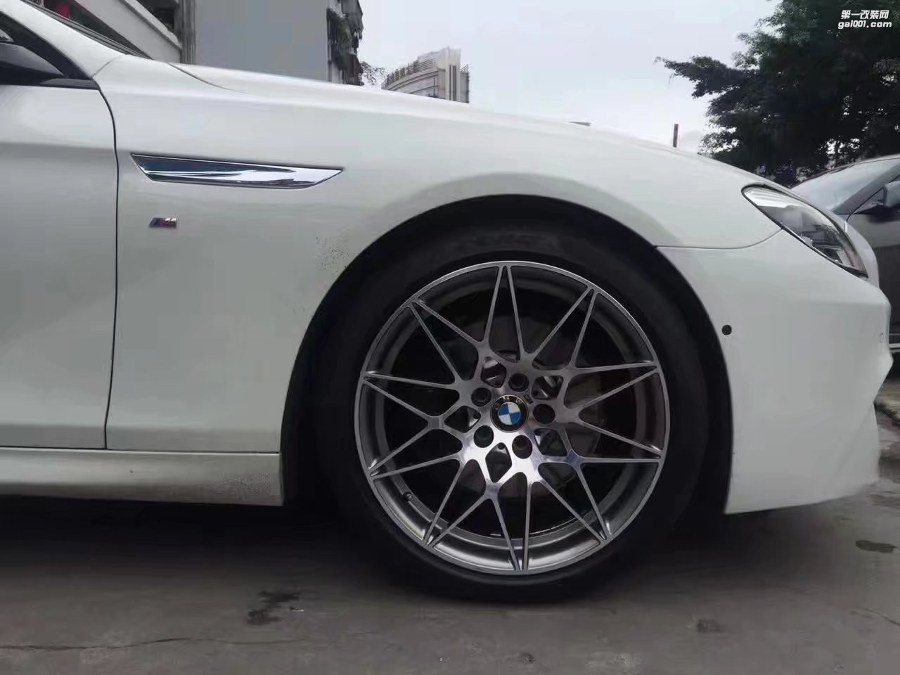 寶馬，換 原裝 鍛 造 20寸 完工！
