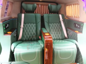 路虎發(fā)現(xiàn)4內(nèi)飾改裝案例/鄭州越野車內(nèi)飾個(gè)性改裝