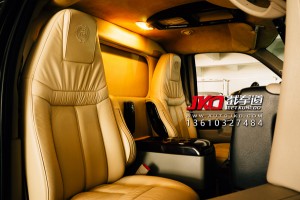 GMC美星华通 豪华型商务旅行车 全车木地板、进口麂皮绒装饰改装完工