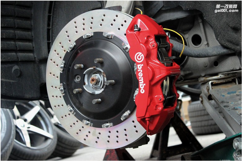 海亞：路虎攬勝運動 升級 意大利brembo GT6 405X34 打孔碟套裝 全原裝帶防偽卡