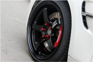海亞：寶馬F30 320 改裝 日本ADVAN GT 19鍛造輪轂 意大利brembo GT6 全原裝剎車