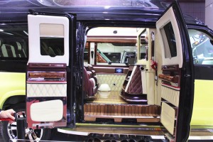 商務(wù)車內(nèi)飾改裝升級