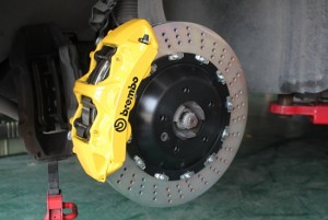 海亞：奧迪Q7升級意大利布雷博brembo GT6 405MM打孔浮動碟完成