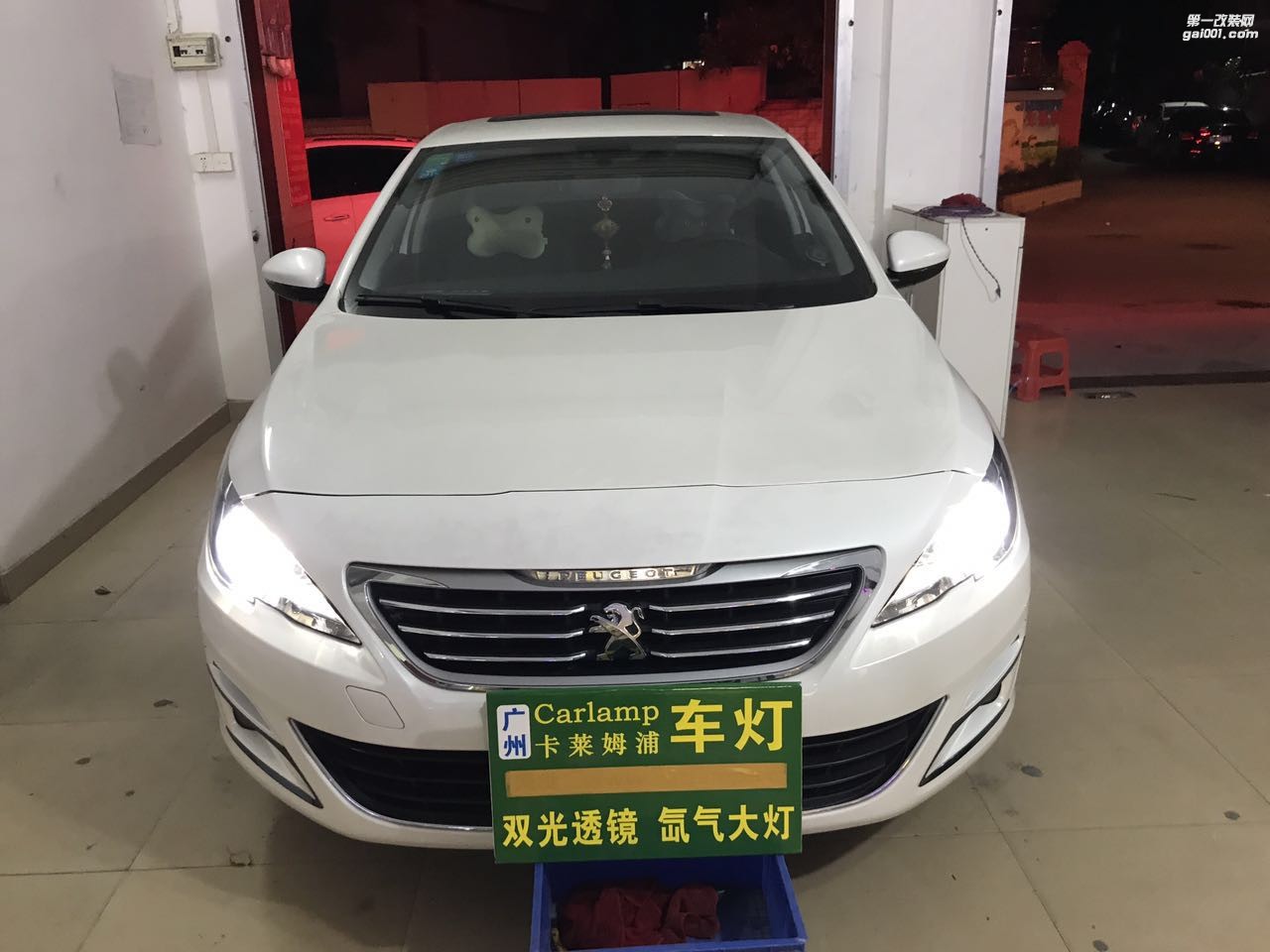 廣州 標(biāo)致408 改燈，車燈改裝升級：卡萊姆浦海拉5雙光透鏡＋進(jìn)口飛利浦氙氣燈＋歐司朗安定器