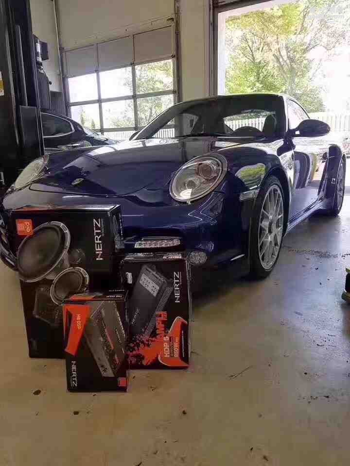 汕頭市星悅汽車音響升級(jí)中心保時(shí)捷911Turbo S拆掉原車BOSE系統(tǒng)全車升級(jí)意大利HERTZ音響系統(tǒng)